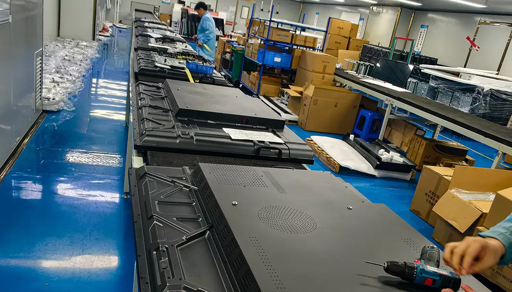 Cosa rende affidabile un produttore di segnaletica digitale per progetti a lungo termine?